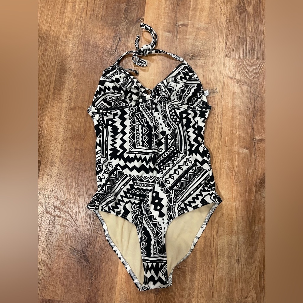 dELiA’s black and white one piece bathing suit​​​​​​